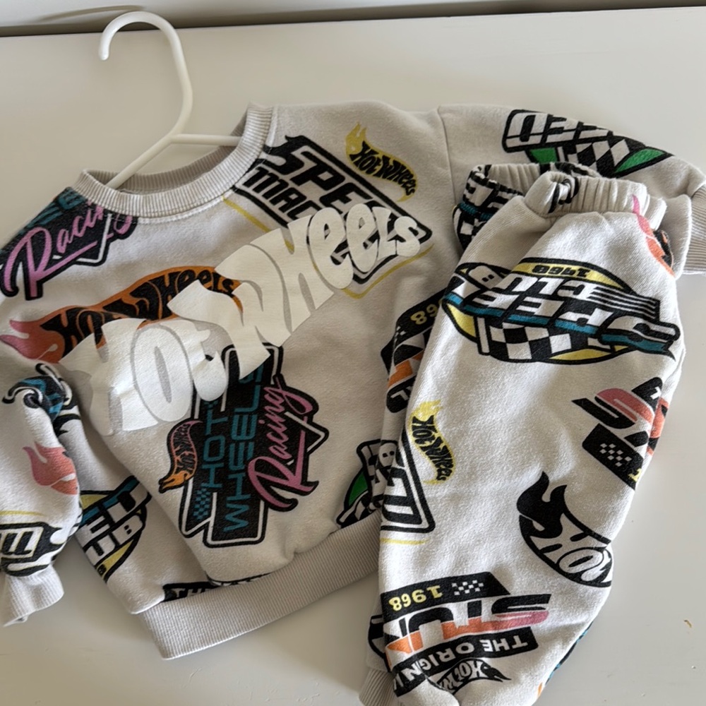 ZARA Hot Wheels set